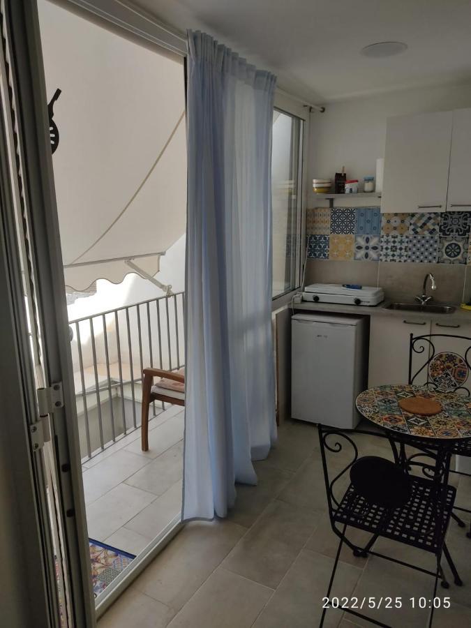 Deni'S Apartments Per 2 Con Veranda Balcone Syracuse Bagian luar foto