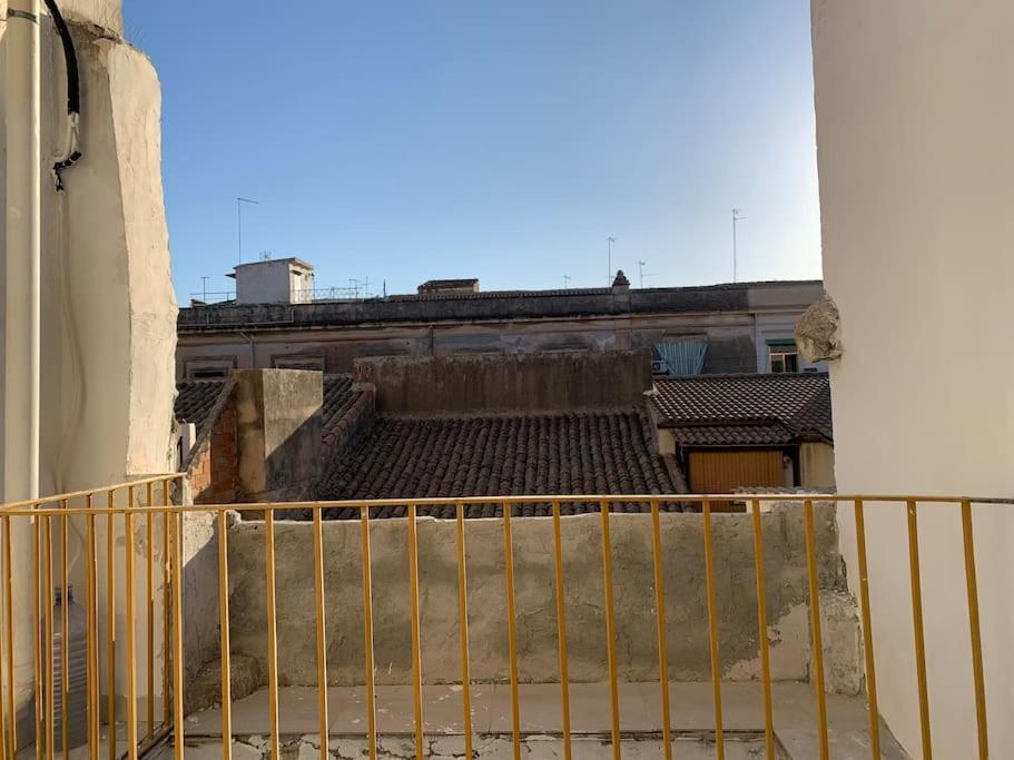 Deni'S Apartments Per 2 Con Veranda Balcone Syracuse Bagian luar foto